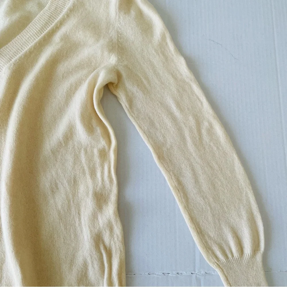 J. Crew Pale Yellow V-Neck Cashmere Sweater 🚨imperfections